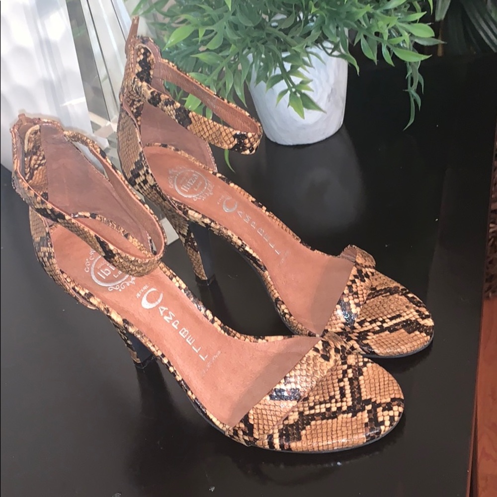 Jeffrey Campbell Burke sandal with heel tips